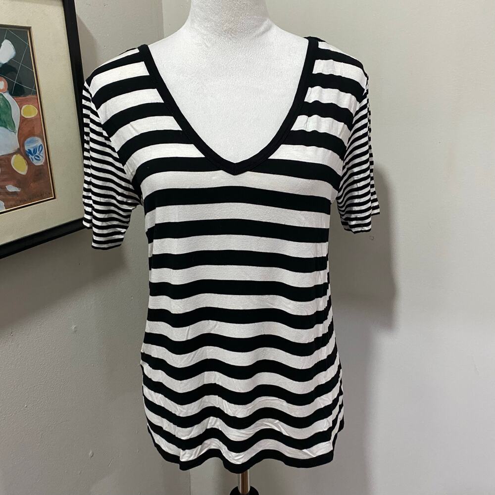 Michael Michael Kors Black and White Striped V-Neck Tee Size Small Short Sleeve